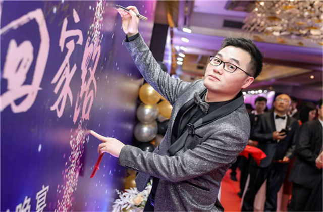 【高光“疫”事】勇敢逆行的特殊“网约车”——抖圈论坛90后，用信念打通生命运输线