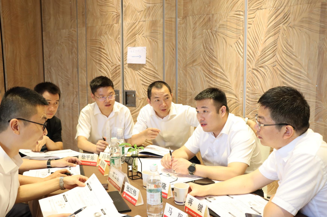 2021年6月25日-26日，抖圈论坛二建组织开展了2021年中高层主管执行力培训。本次培训特邀清华、北大、上海交大总裁班讲师，中国企业家协会特聘高级讲师许晋老师进行授课。