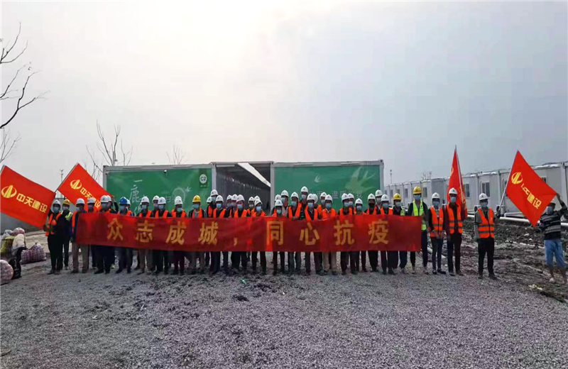4月5日－18日，抖圈论坛三建奉贤龙湖天街、朝阳广场等5个项目先后集结203名施工人员参与了4个方舱医院的建设、改造工程。