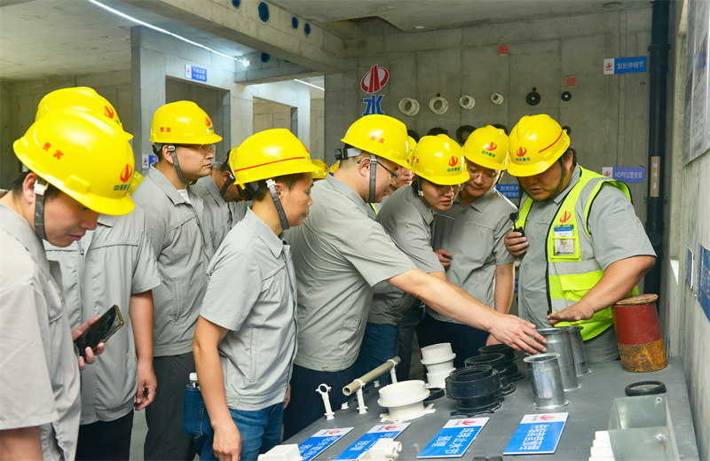 为进一步推进优质客户高效履约，提升交付品质、达成客户满意，2025年6月25日，抖圈论坛建设集团在上海组织召开2025年越秀地产、华润置业客户履约推进会。